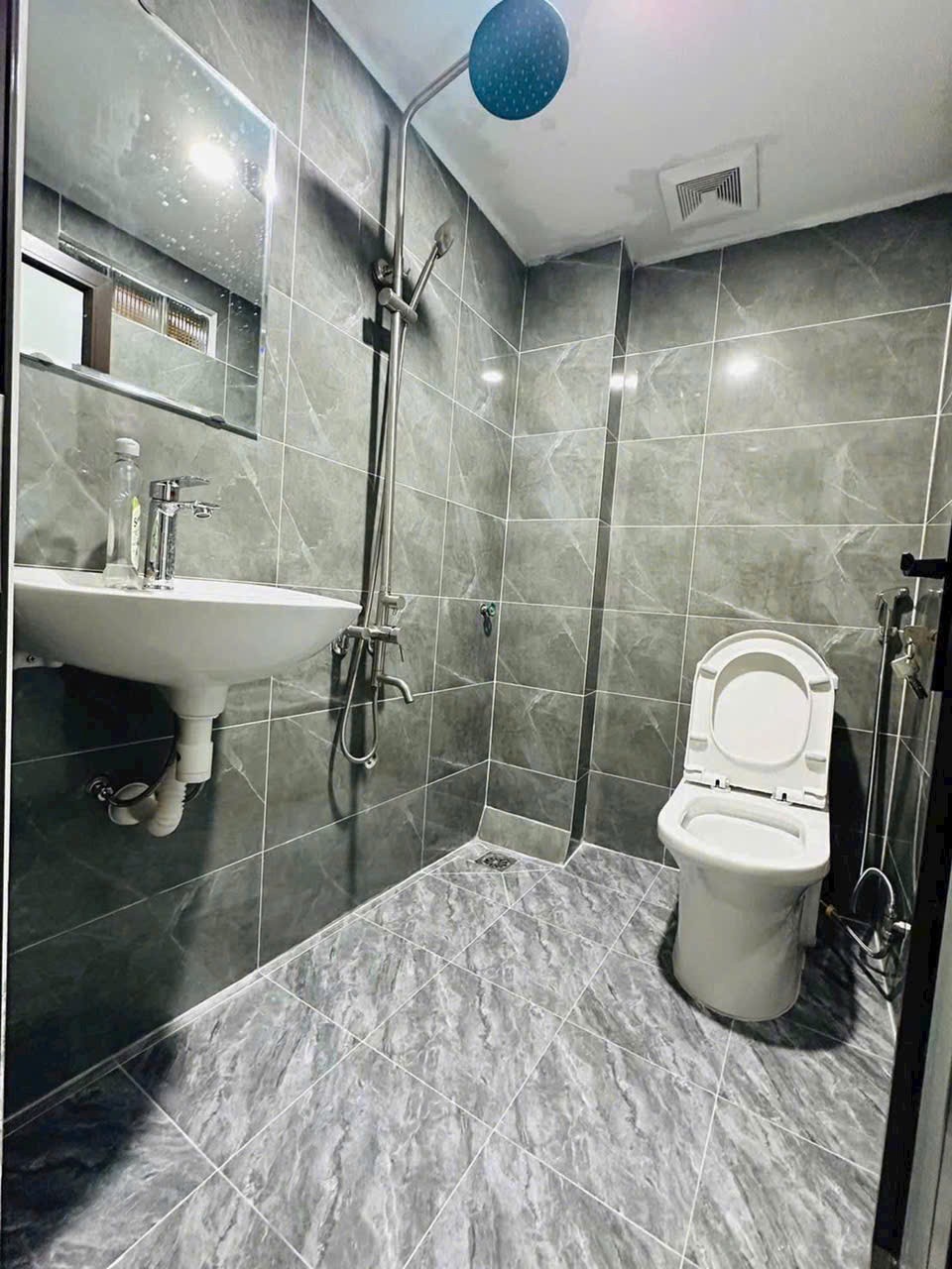 Siêu phẩm lô góc tập thể tầng 1 Trường Chinh 3 mặt thoáng, full đồ ở ngay. ô tô đỗ cầu thang 3PN + 5