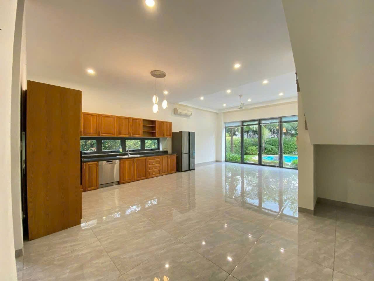 Cho thuê Biệt thự Phường Tăng Nhơn Phú A, Quận 9, Diện tích 900m², Giá Thương lượng