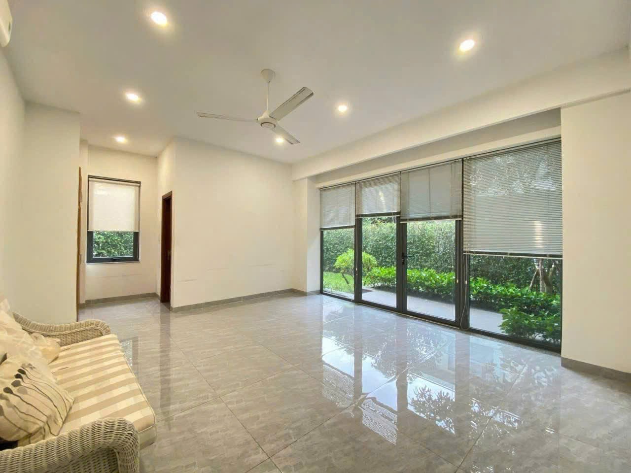 Cho thuê Biệt thự Phường Tăng Nhơn Phú A, Quận 9, Diện tích 900m², Giá Thương lượng 2