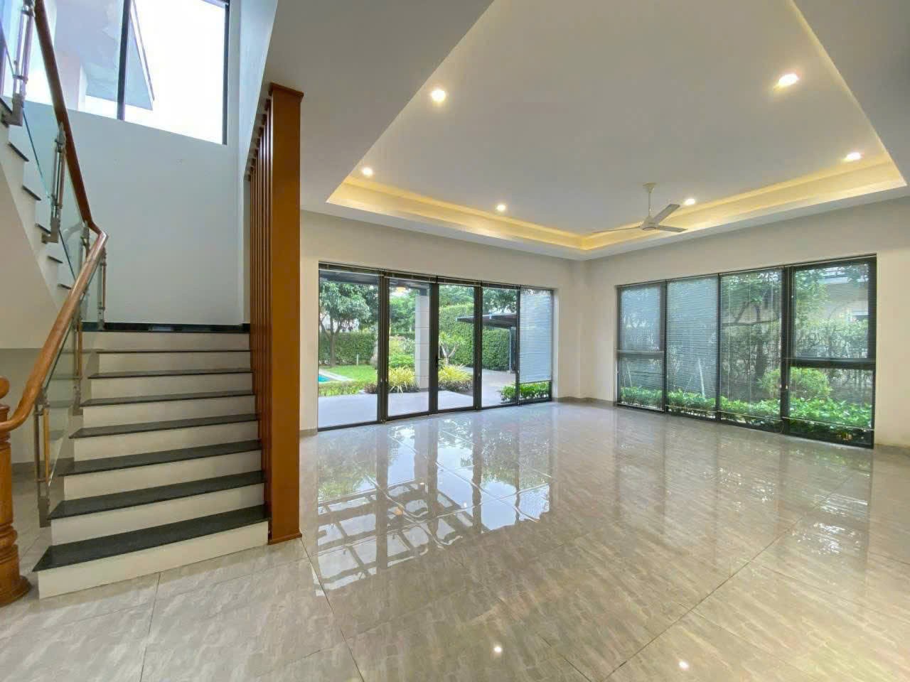 Cho thuê Biệt thự Phường Tăng Nhơn Phú A, Quận 9, Diện tích 900m², Giá Thương lượng 4