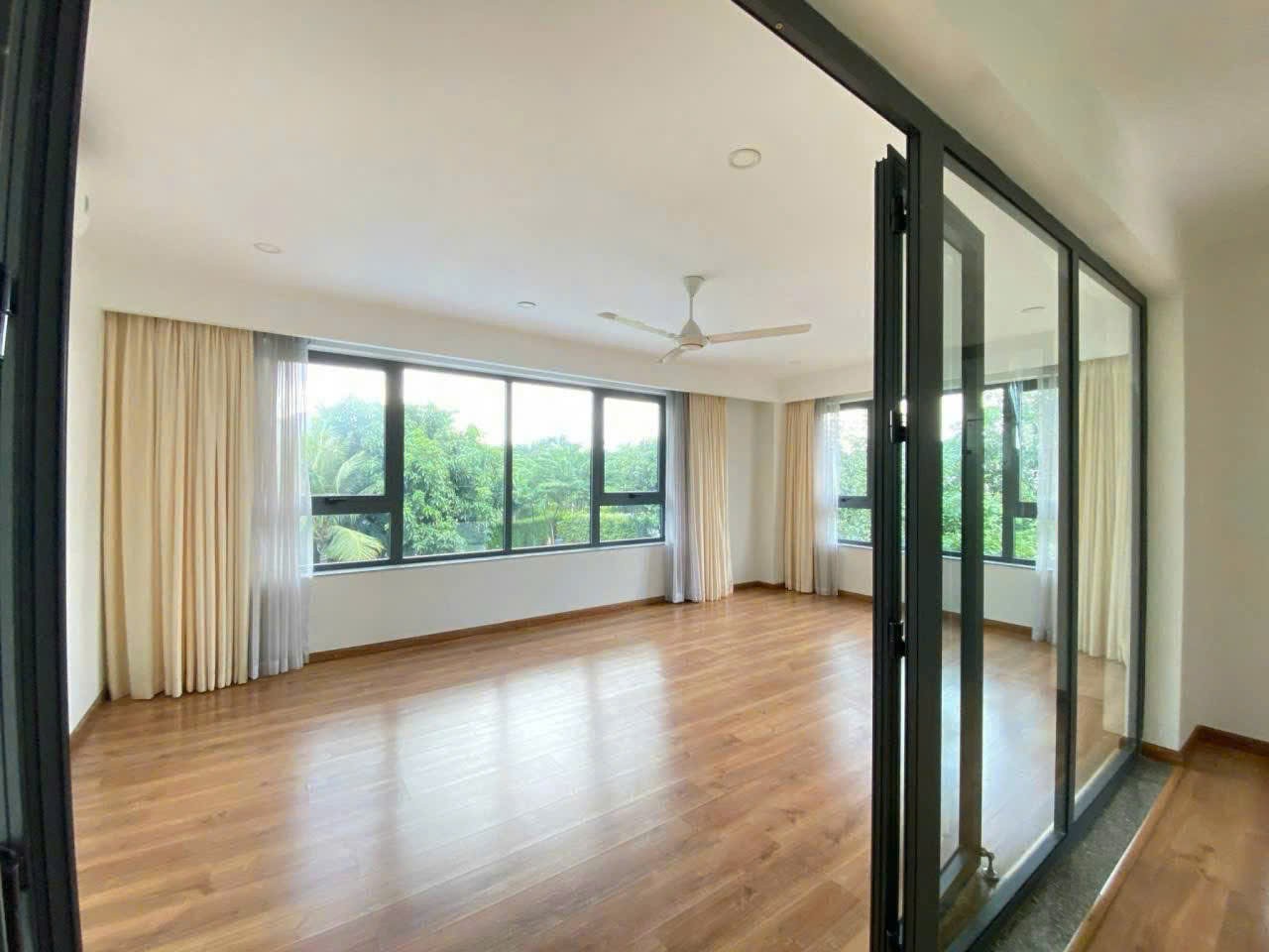 Cho thuê Biệt thự Phường Tăng Nhơn Phú A, Quận 9, Diện tích 900m², Giá Thương lượng 7