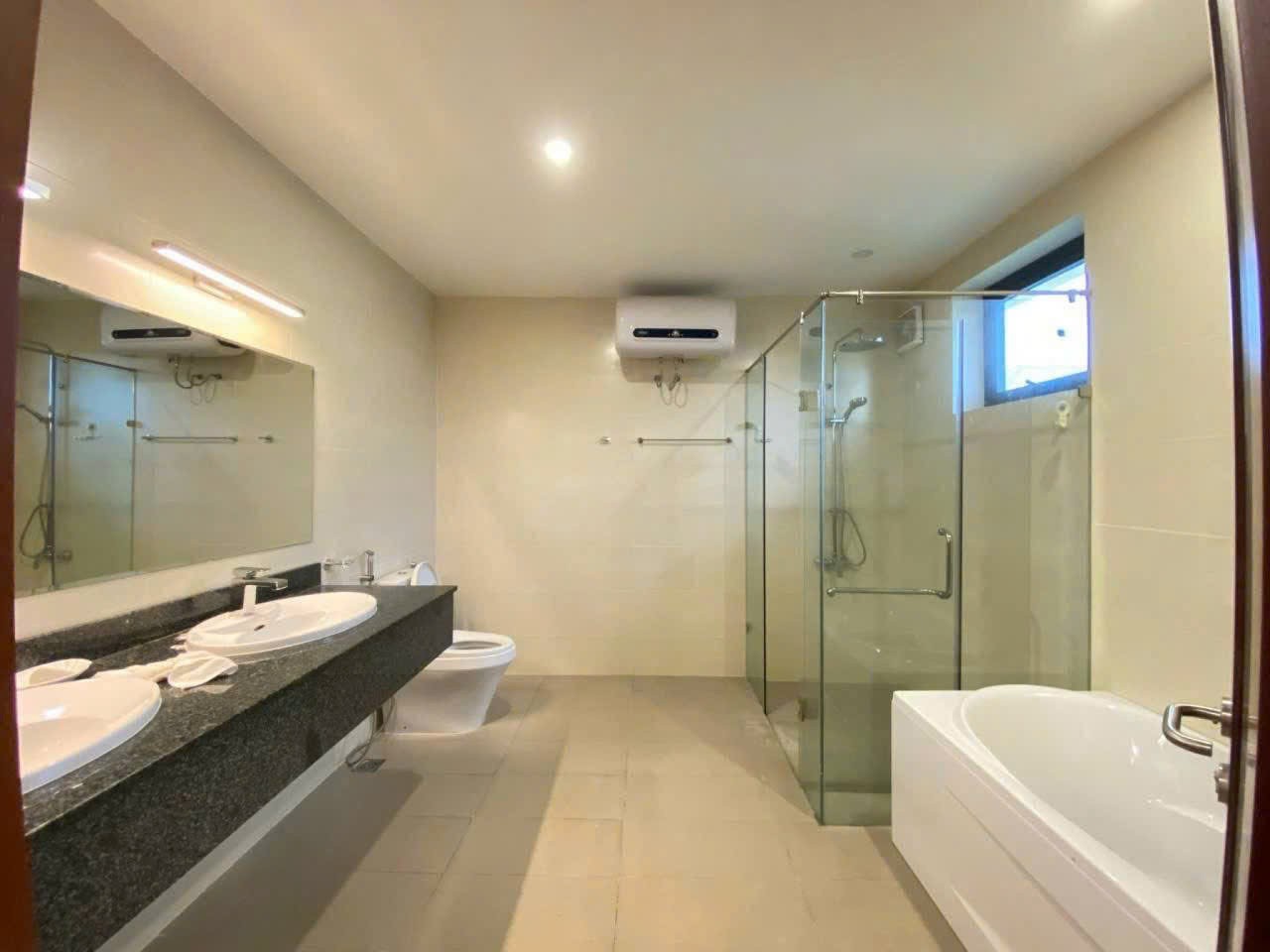 Cho thuê Biệt thự Phường Tăng Nhơn Phú A, Quận 9, Diện tích 900m², Giá Thương lượng 8
