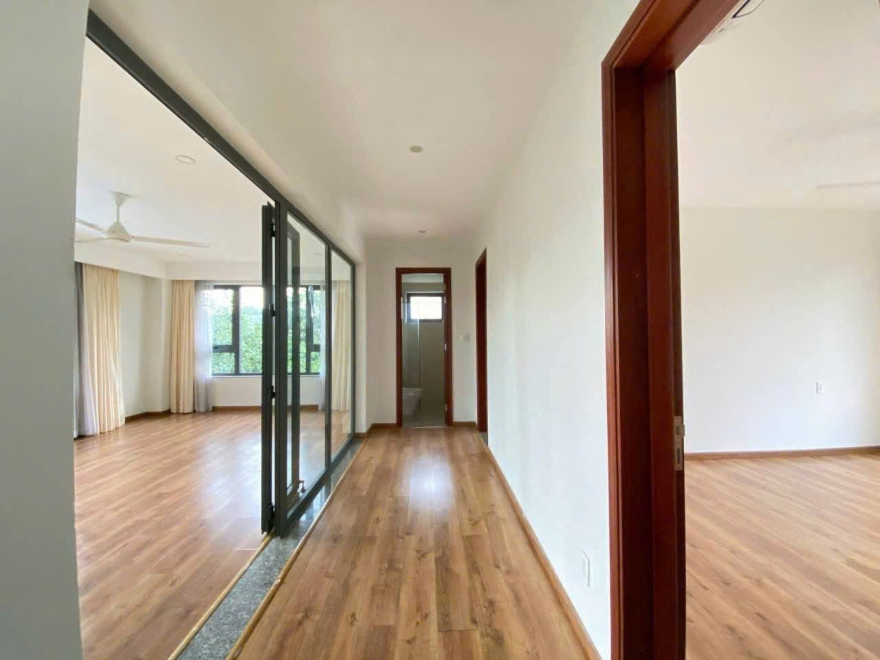 Cho thuê Biệt thự Phường Tăng Nhơn Phú A, Quận 9, Diện tích 900m², Giá Thương lượng 11