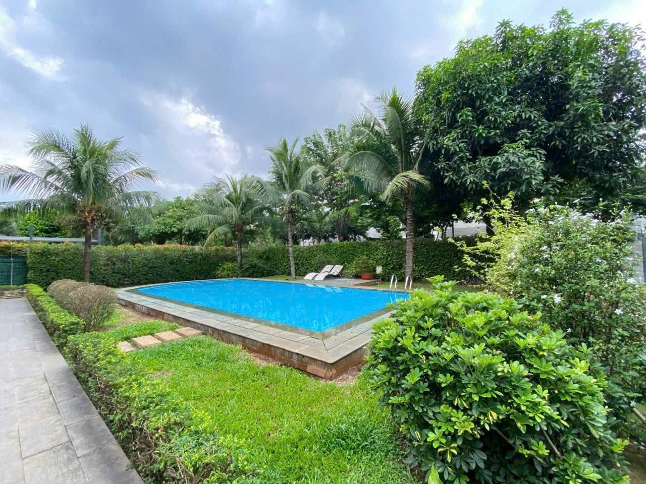 Cho thuê Biệt thự Phường Tăng Nhơn Phú A, Quận 9, Diện tích 900m², Giá Thương lượng 14