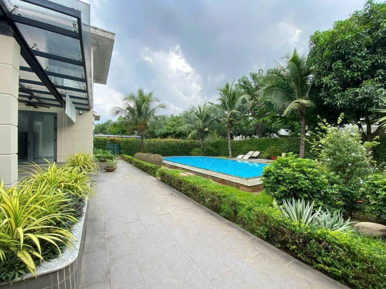 Cho thuê Biệt thự Phường Tăng Nhơn Phú A, Quận 9, Diện tích 900m², Giá Thương lượng 15