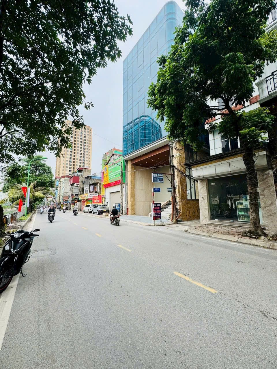 TOÀ BUILDING MẶT PHỐ 8 NỔI + 1 HẦM - NẰM  NGAY  TRÊN MẶT PHỐ VIP CỰC VIP ĐỊNH CÔNG , TRỊNH ĐÌNH 2
