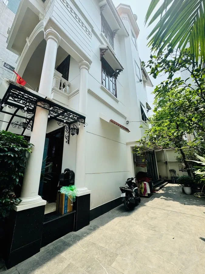 BIỆT THỰ SÂN VƯỜN MẶT PHỐ Ngọc Thụy 200m2 X 4 tầng, mặt tiền 12m, 25 tỷ Long Biên.