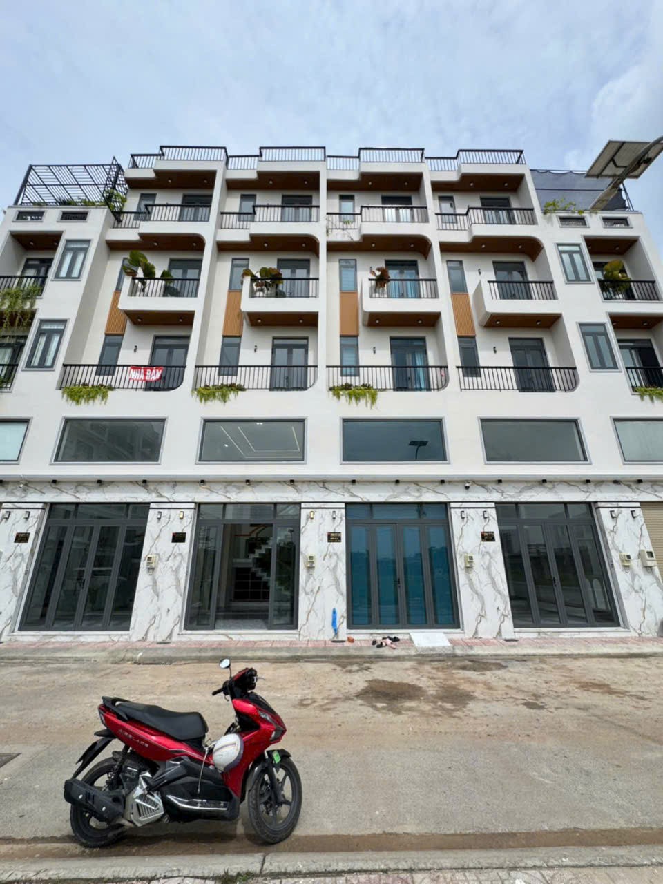Nhà hẻm p Bình Hưng Hòa, q Bình Tân dt 52m2 2 lầu 4pn 5wc giá 6 tỷ / căn 2