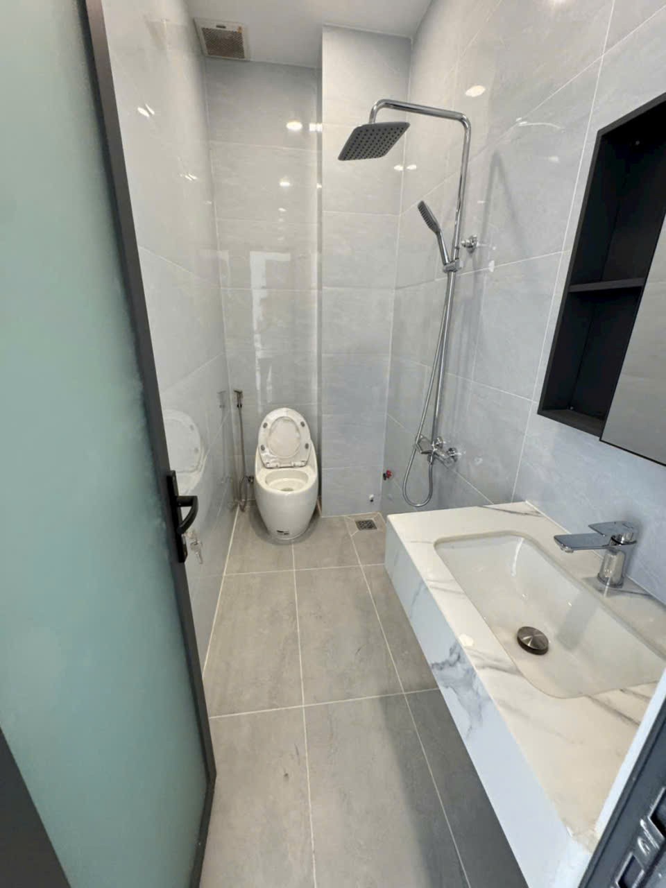 Nhà hẻm p Bình Hưng Hòa, q Bình Tân dt 52m2 2 lầu 4pn 5wc giá 6 tỷ / căn 6