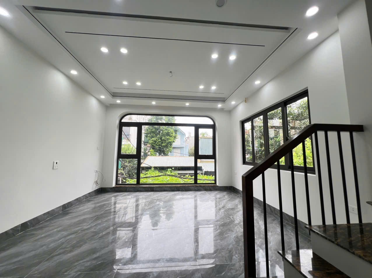 Cần bán Căn góc đã hoàn thiện, 6 tầng, full nội thất  xịn xò, tổ 8 Thạch Bàn 2