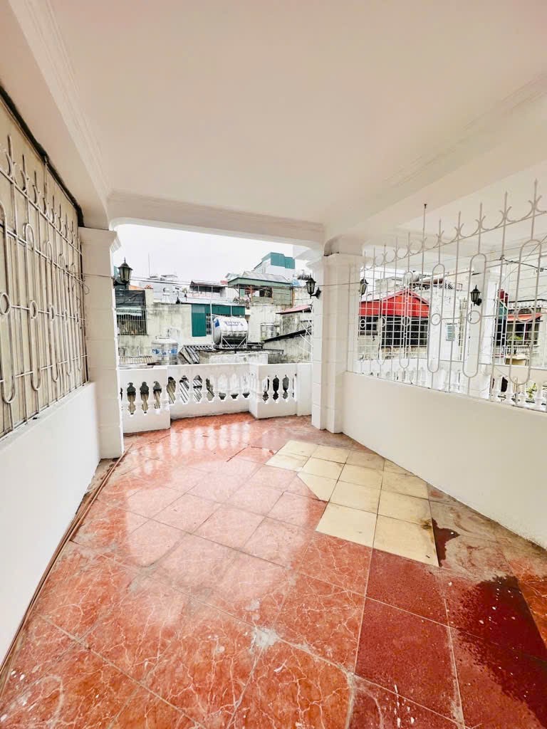 Nhà đẹp Lạc Long Quân - mới keeng - dân xây -full đồ - giá yêu thương 8 tỷ 5