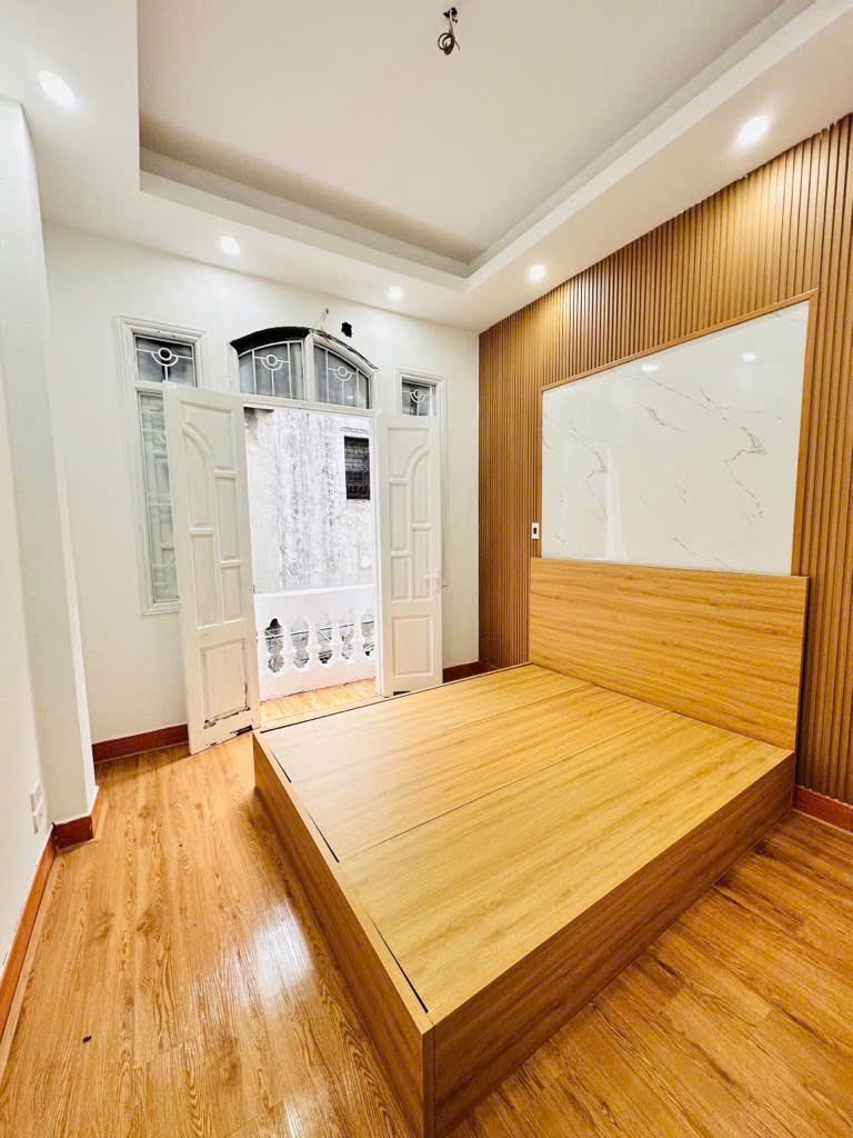 Nhà đẹp Lạc Long Quân - mới keeng - dân xây -full đồ - giá yêu thương 8 tỷ 4