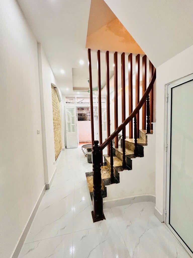 Nhà đẹp Lạc Long Quân - mới keeng - dân xây -full đồ - giá yêu thương 8 tỷ 3