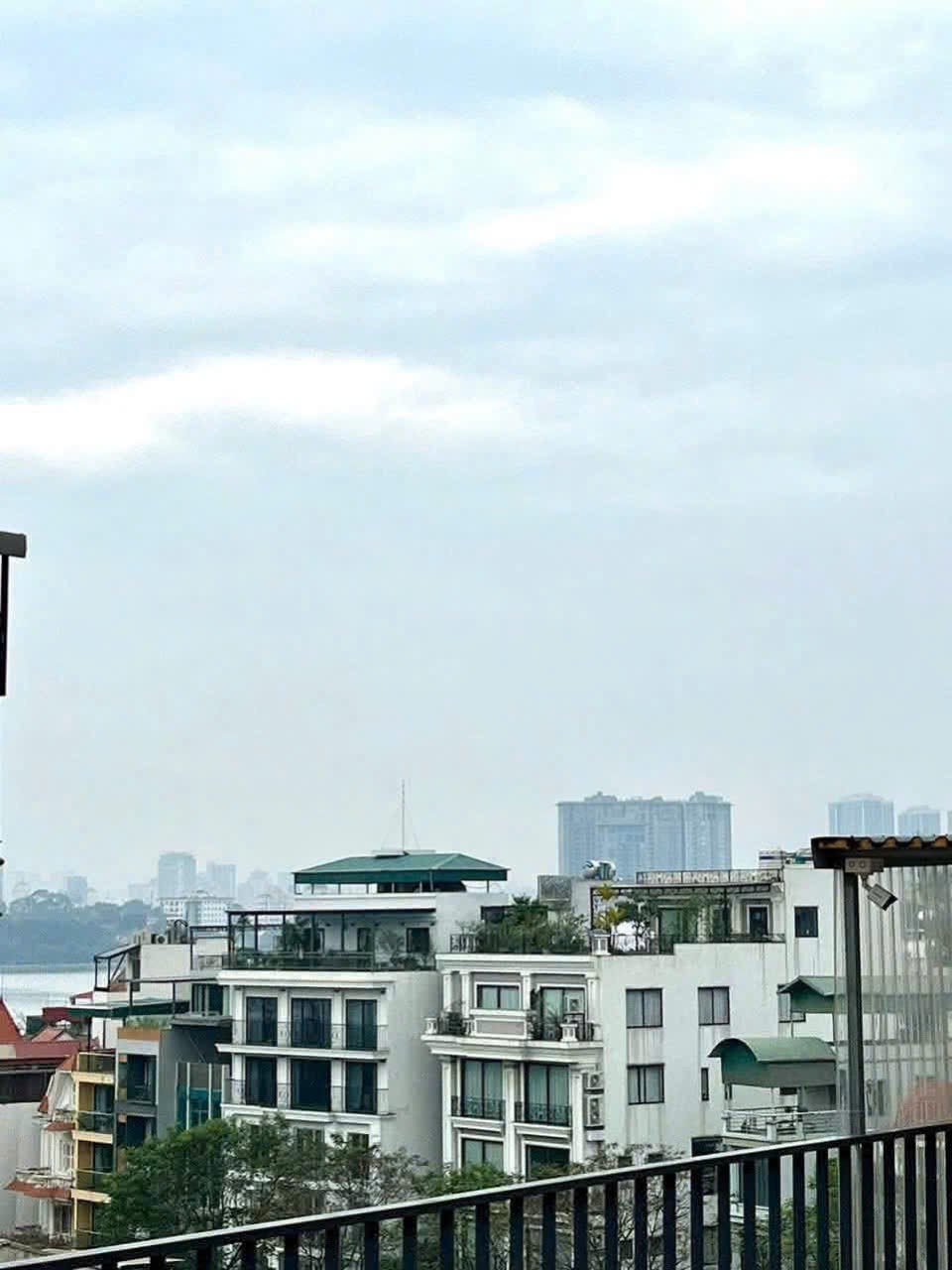 MẶT PHỐ VÍP CỰC  VIP CON PHỐ YÊN PHỤ- KINH DOANH ĐỈNH - VỈA HÈ  CỰC RỘNG MẶT TIỀN LỚN.CHỦ ĐANG 3