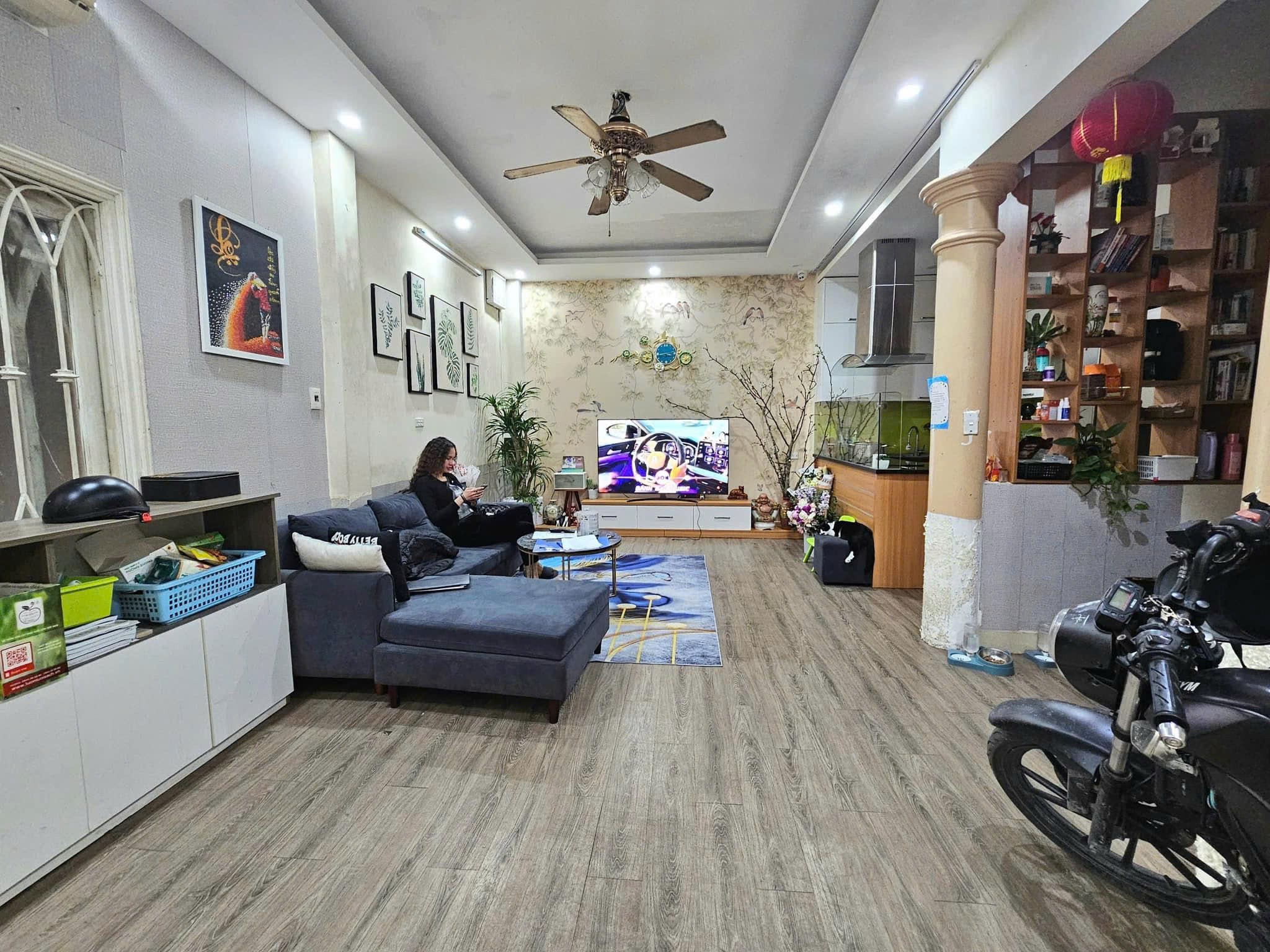Cần bán Nhà mặt tiền đường Thái Thịnh, Phường Thịnh Quang, Diện tích 46m², Giá 13.2 Tỷ