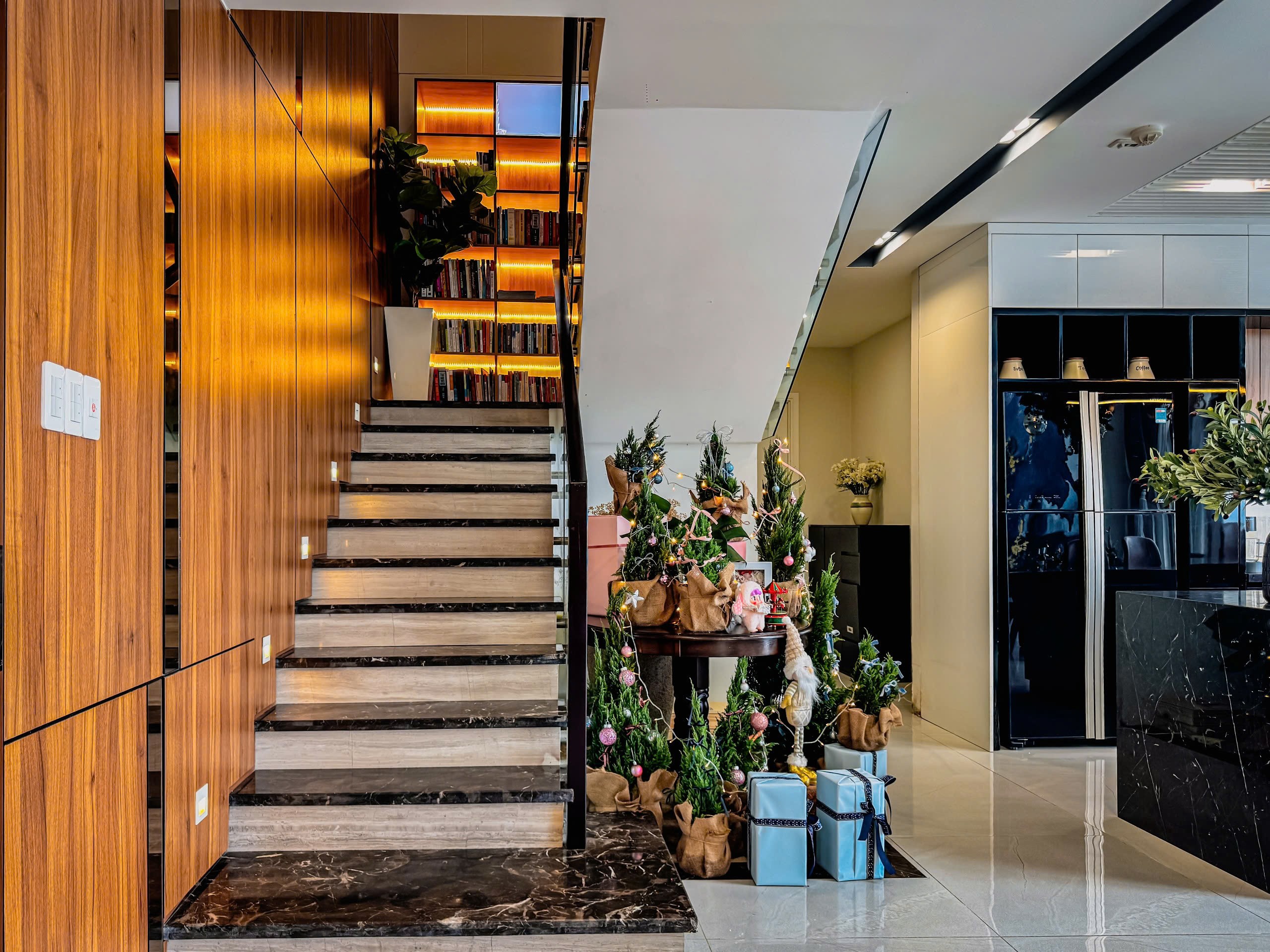 Cho thuê Căn hộ chung cư Quận 9, Hồ Chí Minh, Diện tích 243m², Giá Thương lượng 16