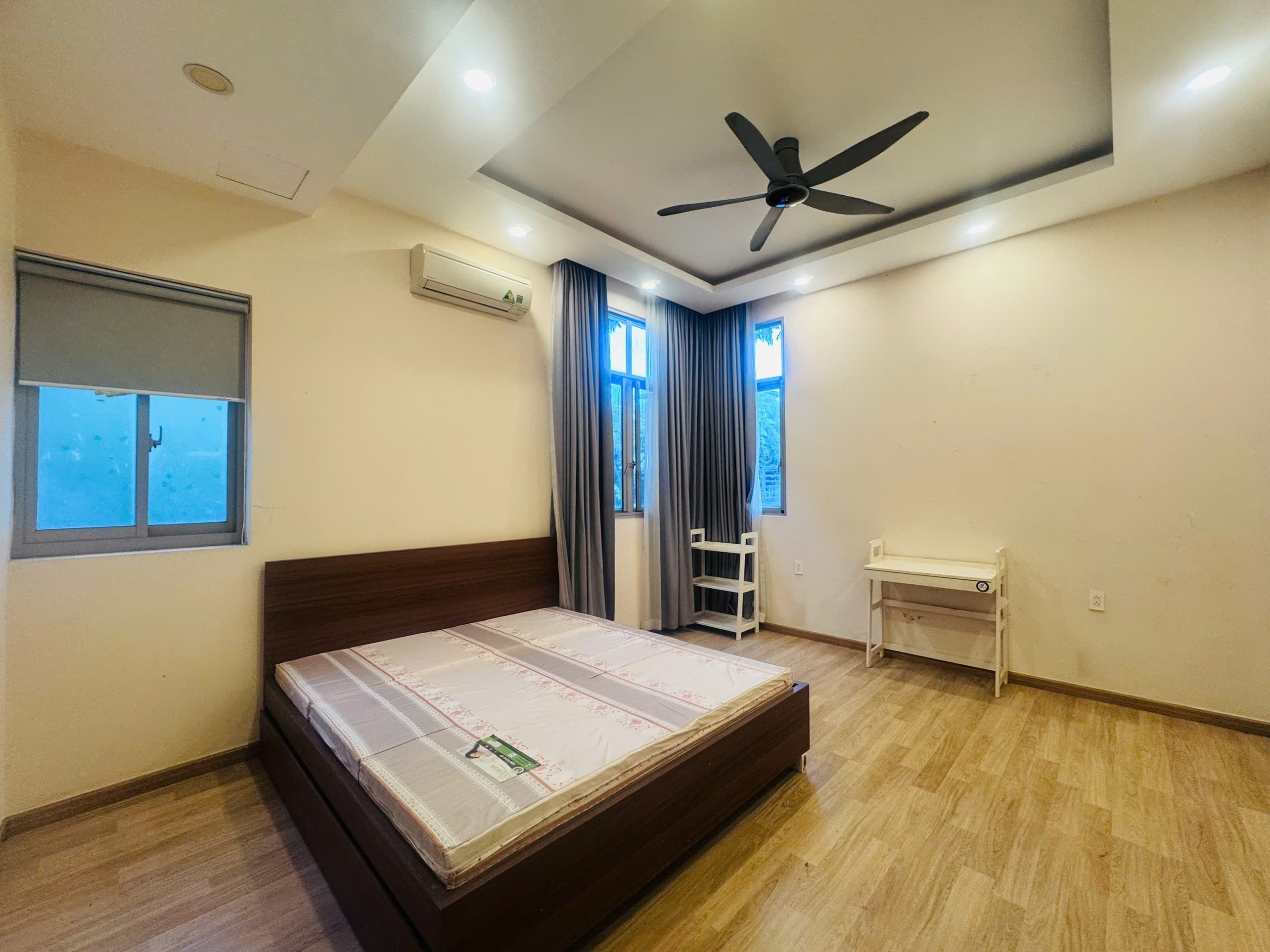 Cho thuê Biệt thự Quận 9, Hồ Chí Minh, Diện tích 400m², Giá Thương lượng 6
