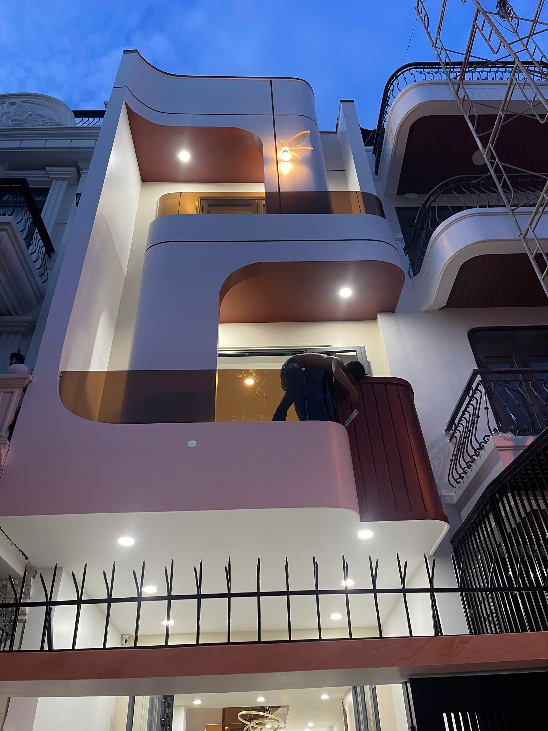 Nhà đẹp 3 tầng mới hoàn toàn full nội thất mới - đẹp - xịn KDT Hà Quang 2 Nha Trang 2