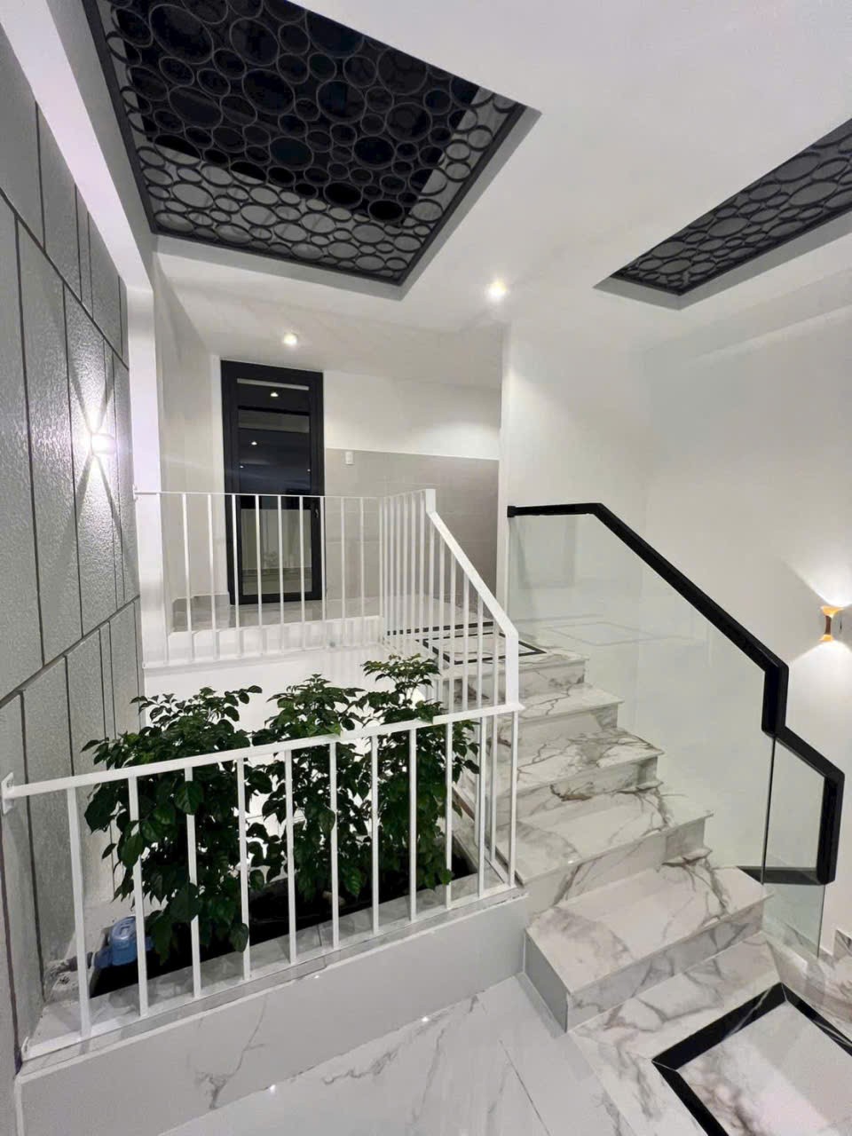 Nhà hẻm Lê Văn Quới, Bình Hưng Hòa A dt 64m2 3 lầu 4pn 4wc giá 9,3 tỷ 9