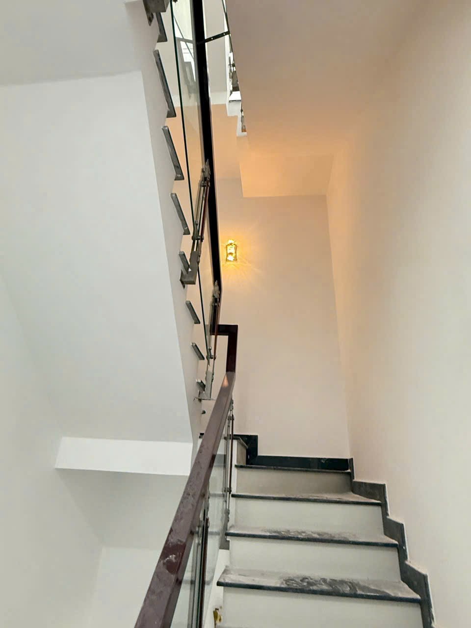 Nhà hẻm Kênh Mương Lệ, Bình Hưng Hòa B, Bình Tân dt 60m2 3 lầu 4pn 5wc giá 5,5 tỷ