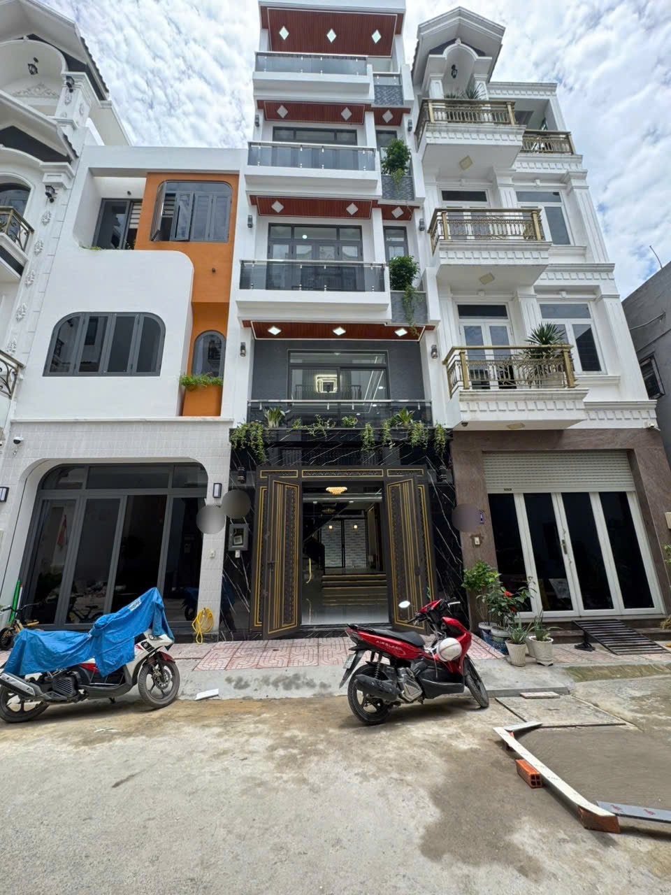 Nhà hẻm thiết kế hiện đại Liên Khu 4-5, Bình Hưng Hòa B, Bình Tân dt 52,5m2 3 lầu 4pn 5wc giá 6,2 t