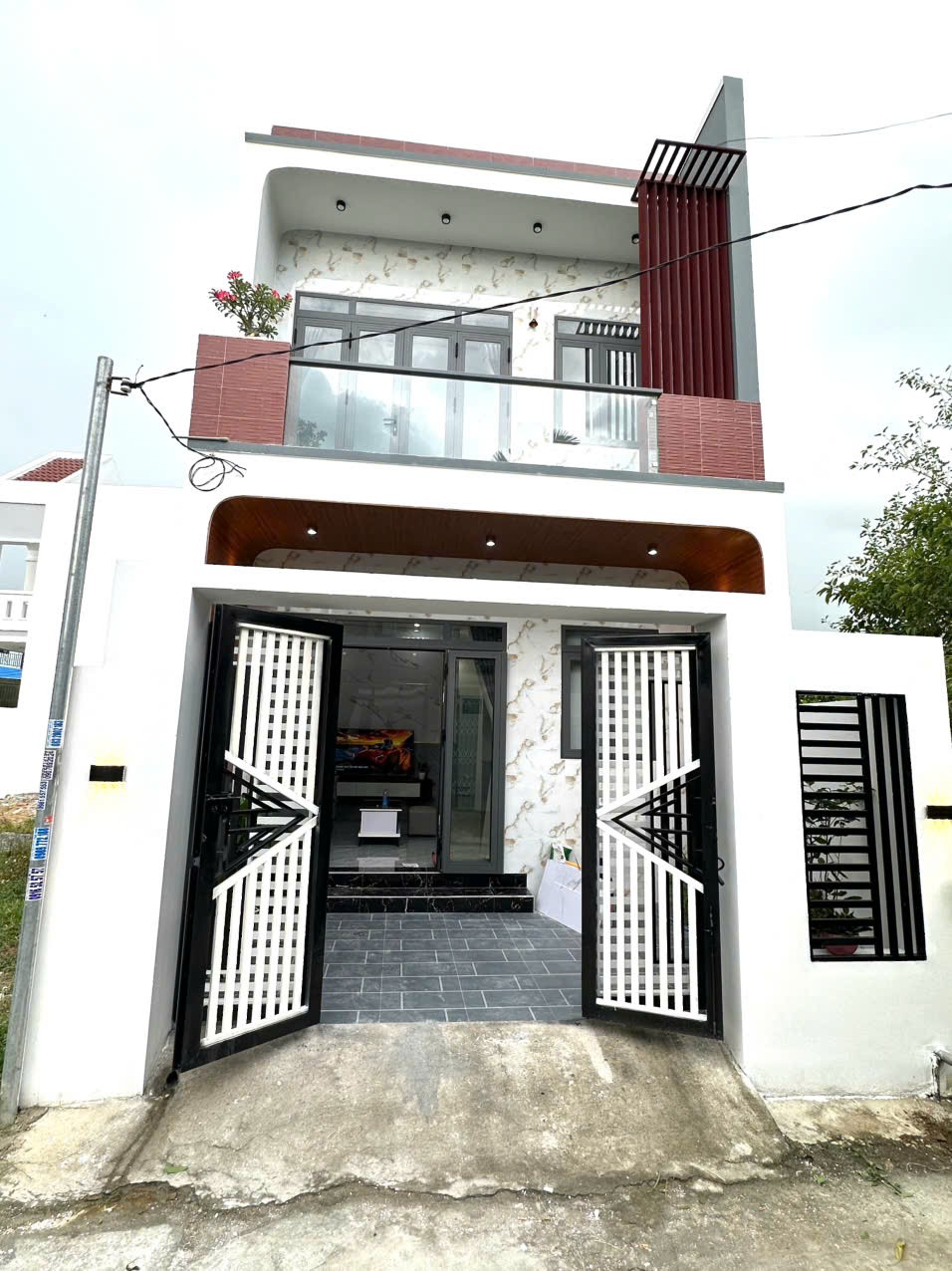 NHÀ 1 TRỆT 1 LẦU ĐẸP TẠI DIÊN KHÁNH CÁCH VÕ NGUYÊN GIÁP chỉ 300m