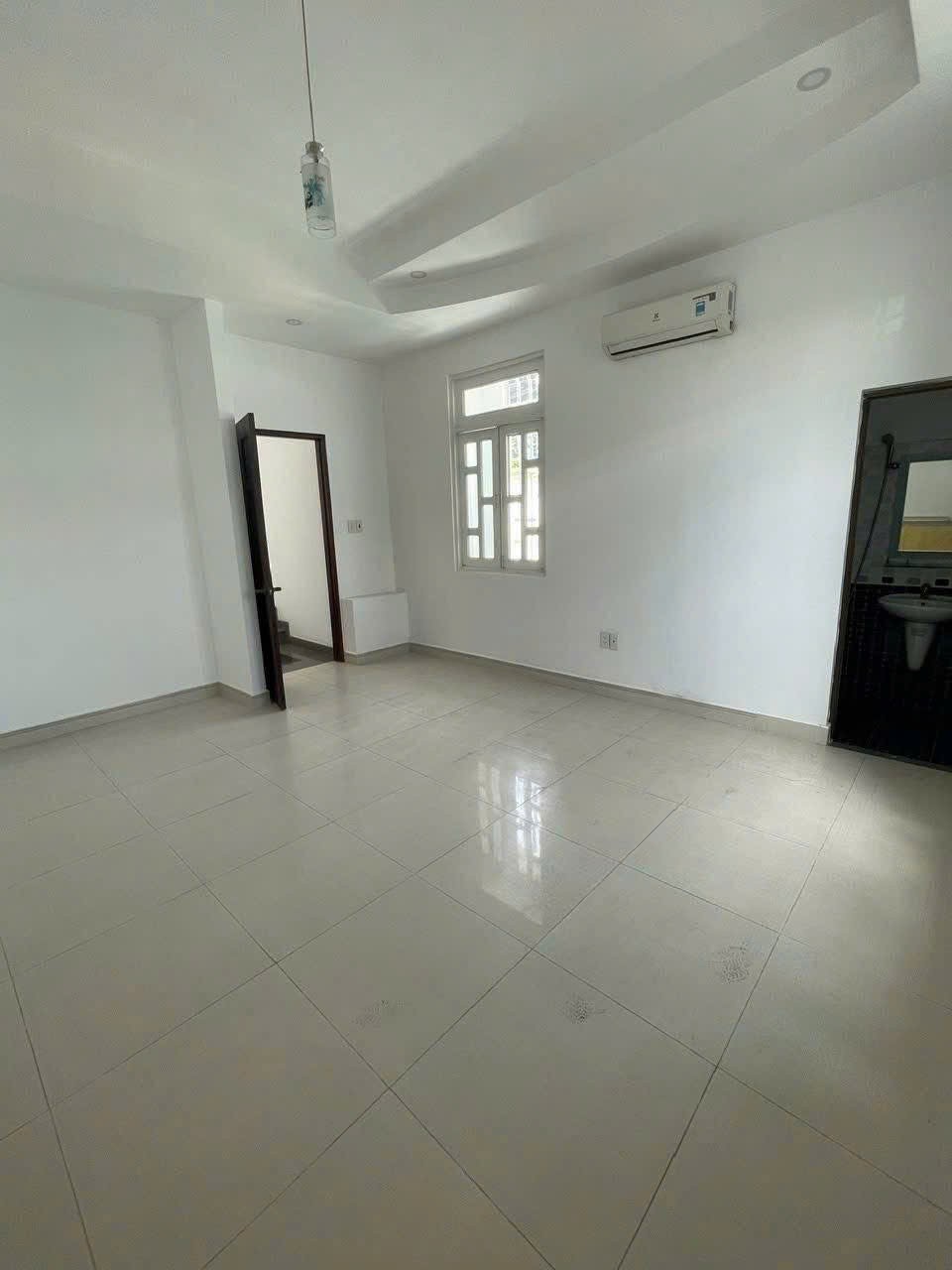 Cho thuê Nhà mặt tiền Phường Bình Trưng Tây, Quận 2, Diện tích 102m², Giá 23 Triệu/tháng 12