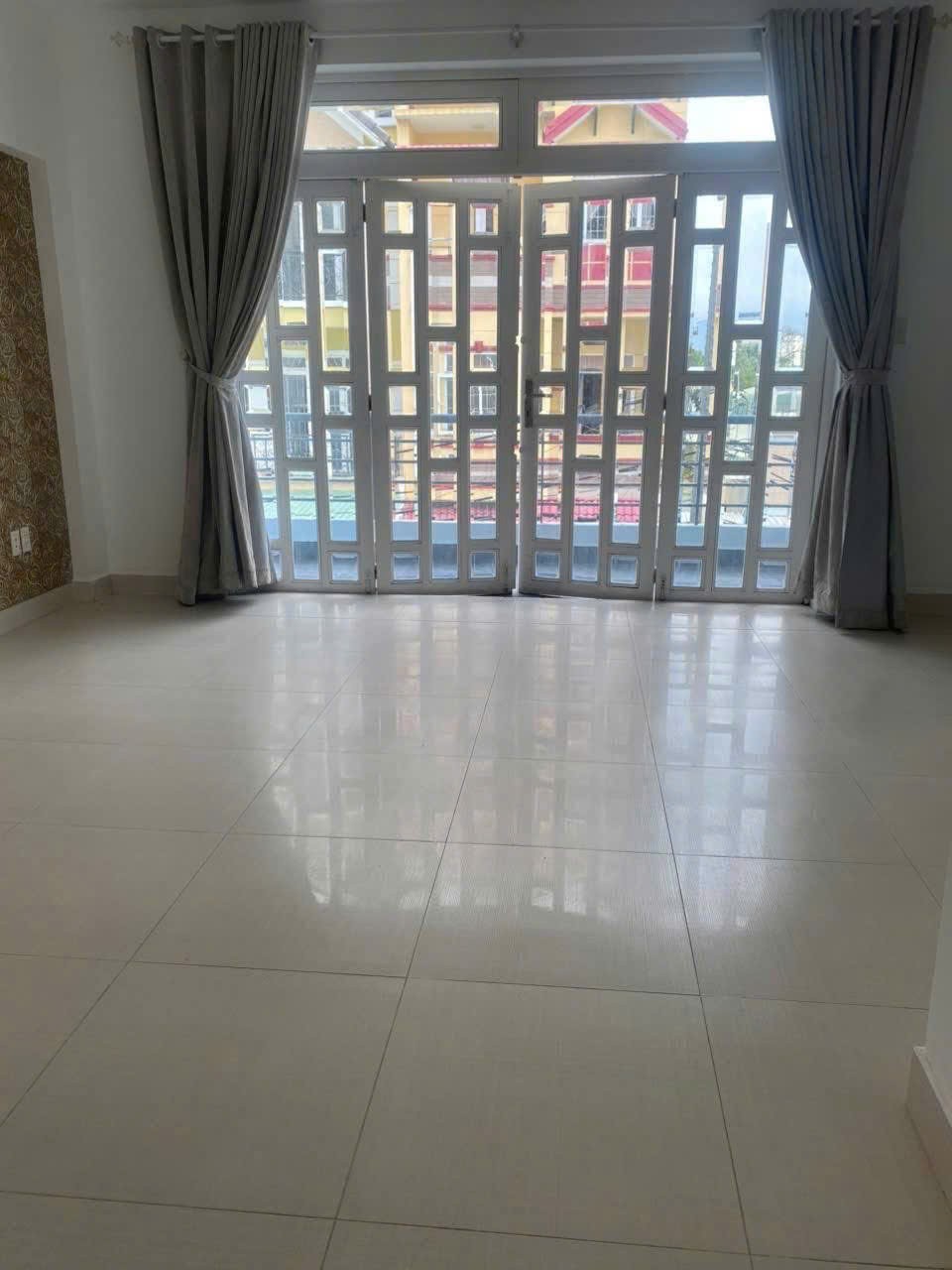Cho thuê Nhà mặt tiền Phường Bình Trưng Tây, Quận 2, Diện tích 102m², Giá 23 Triệu/tháng 9