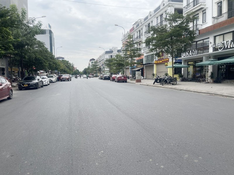 Shophouse Sông Hồng Thành Trung 90m2, đã hoàn thiện 5 tầng, thang máy, vị trí kim cương, dòng tiền 4