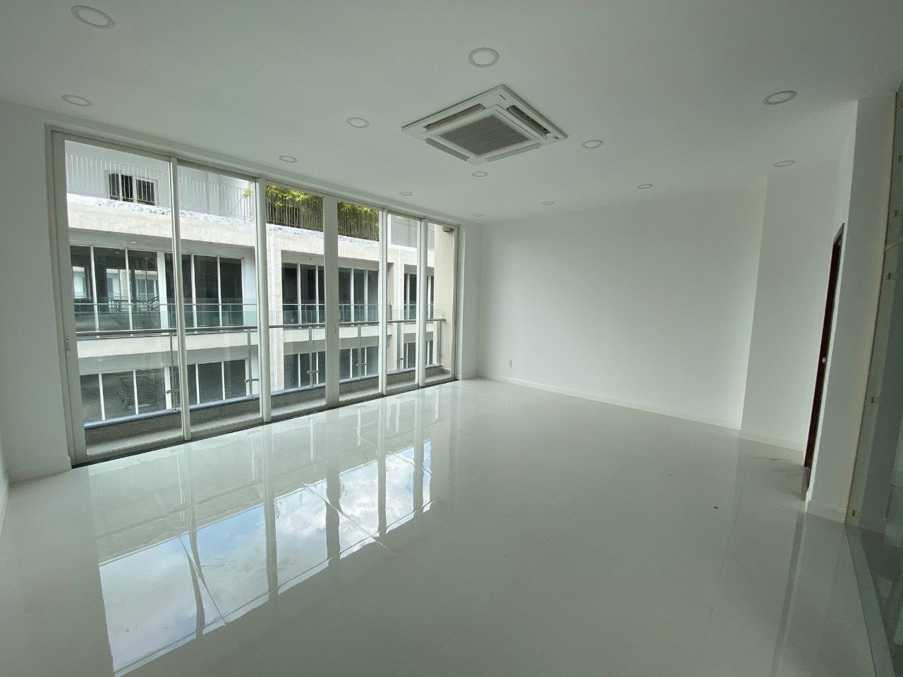 Cho thuê Nhà mặt tiền Phường Thủ Thiêm, Quận 2, Diện tích 523m², Giá 132 Triệu/tháng 8