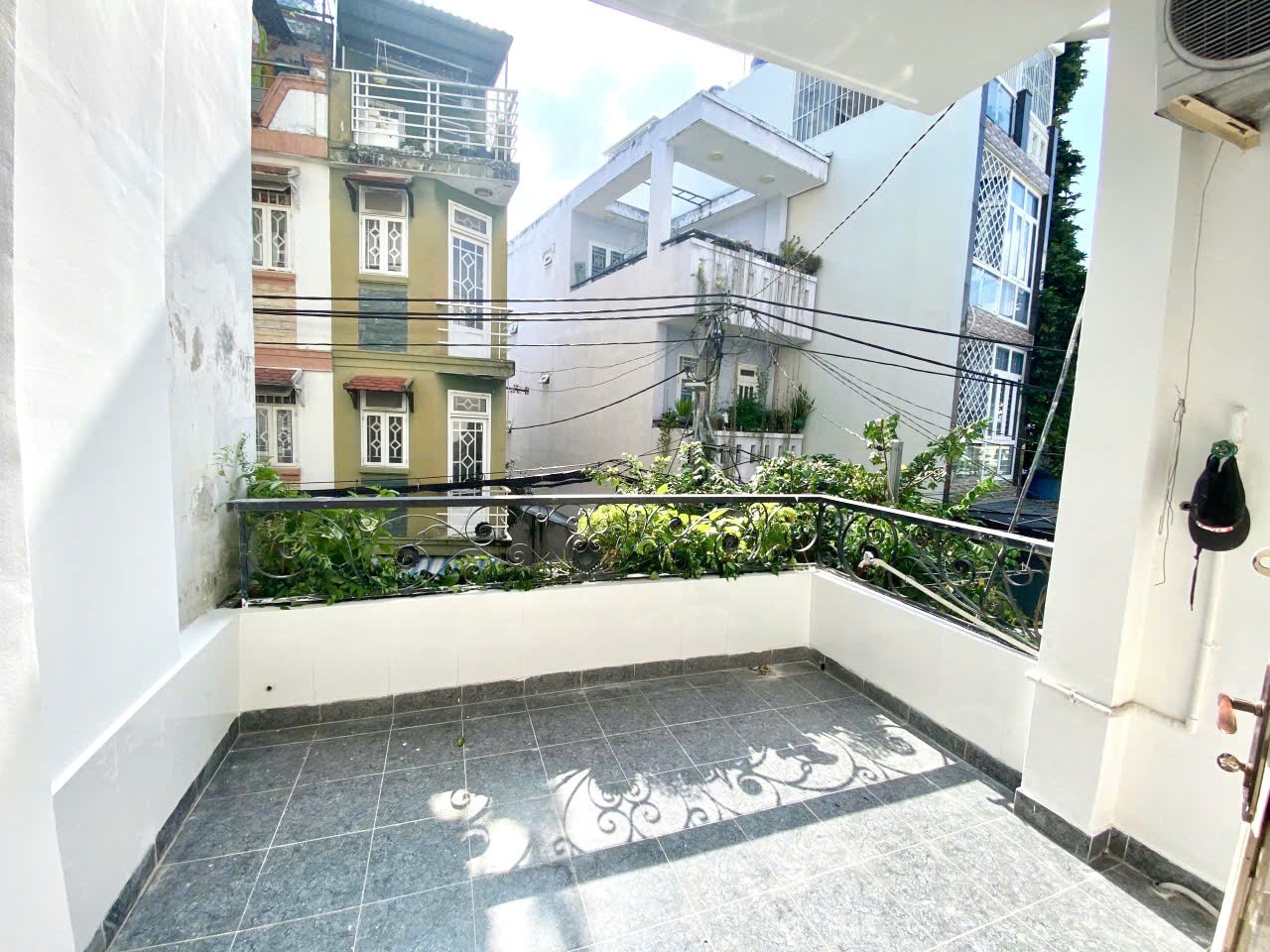 22 Triệu: nguyên căn XE HƠI TRONG NHÀ- Hoàng Hoa Thám- 3 Tầng 4 Phòng- Bếp & 4 Máy Lạnh. 0933910039 4