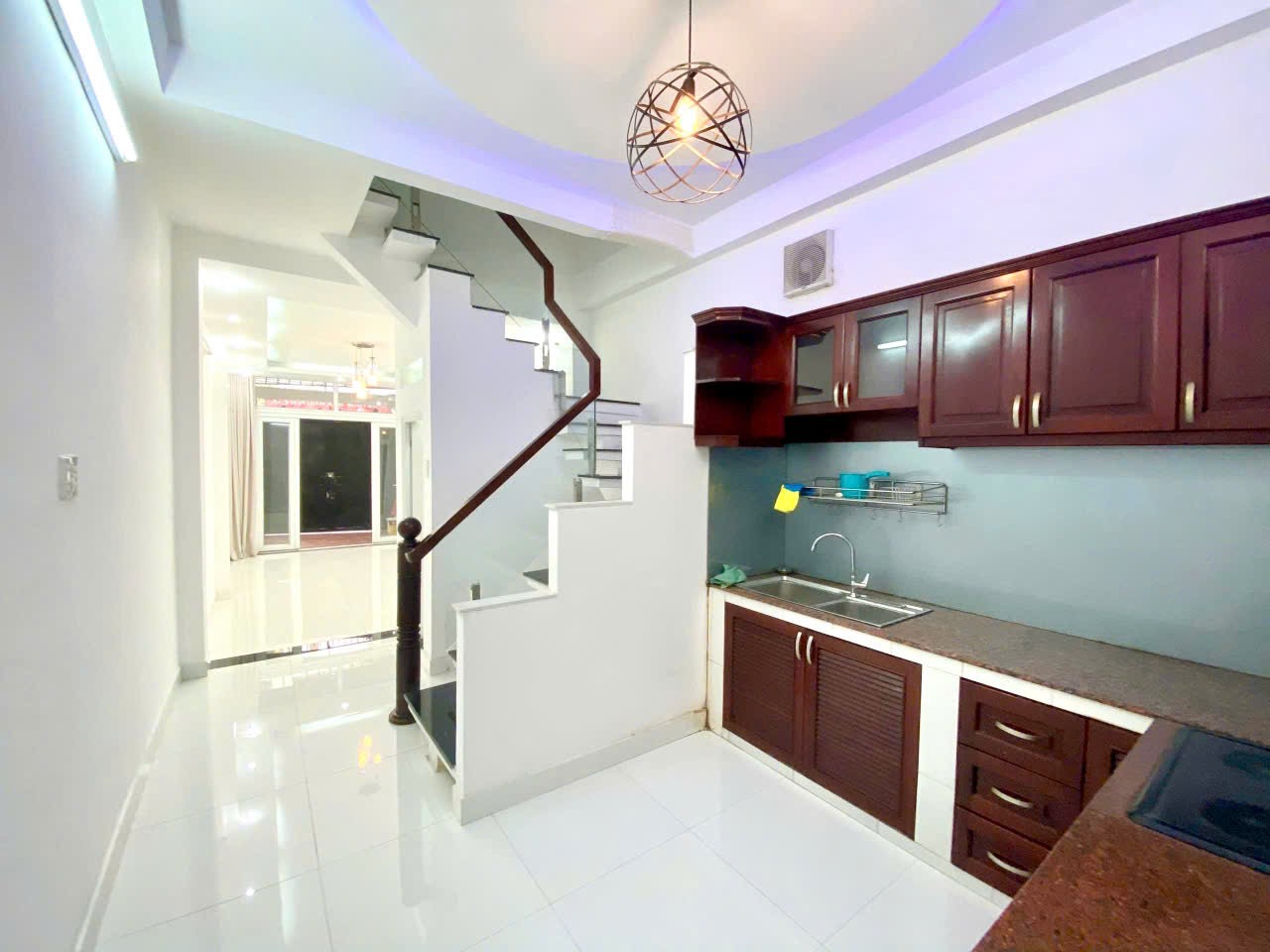 22 Triệu: nguyên căn XE HƠI TRONG NHÀ- Hoàng Hoa Thám- 3 Tầng 4 Phòng- Bếp & 4 Máy Lạnh. 0933910039 5