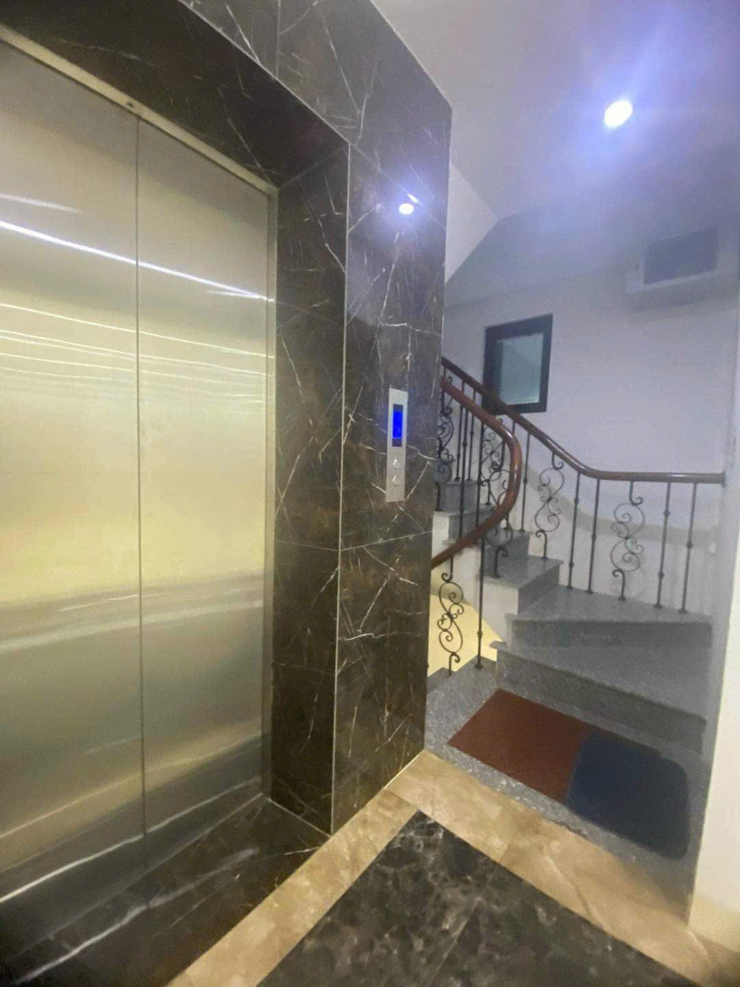Bán gấp nhà phố Nguyễn Thị Định, Cầu Giấy DT 85m2, 9 tầng thang máy, 2 mặt tiền, ô tô tránh, KD 2