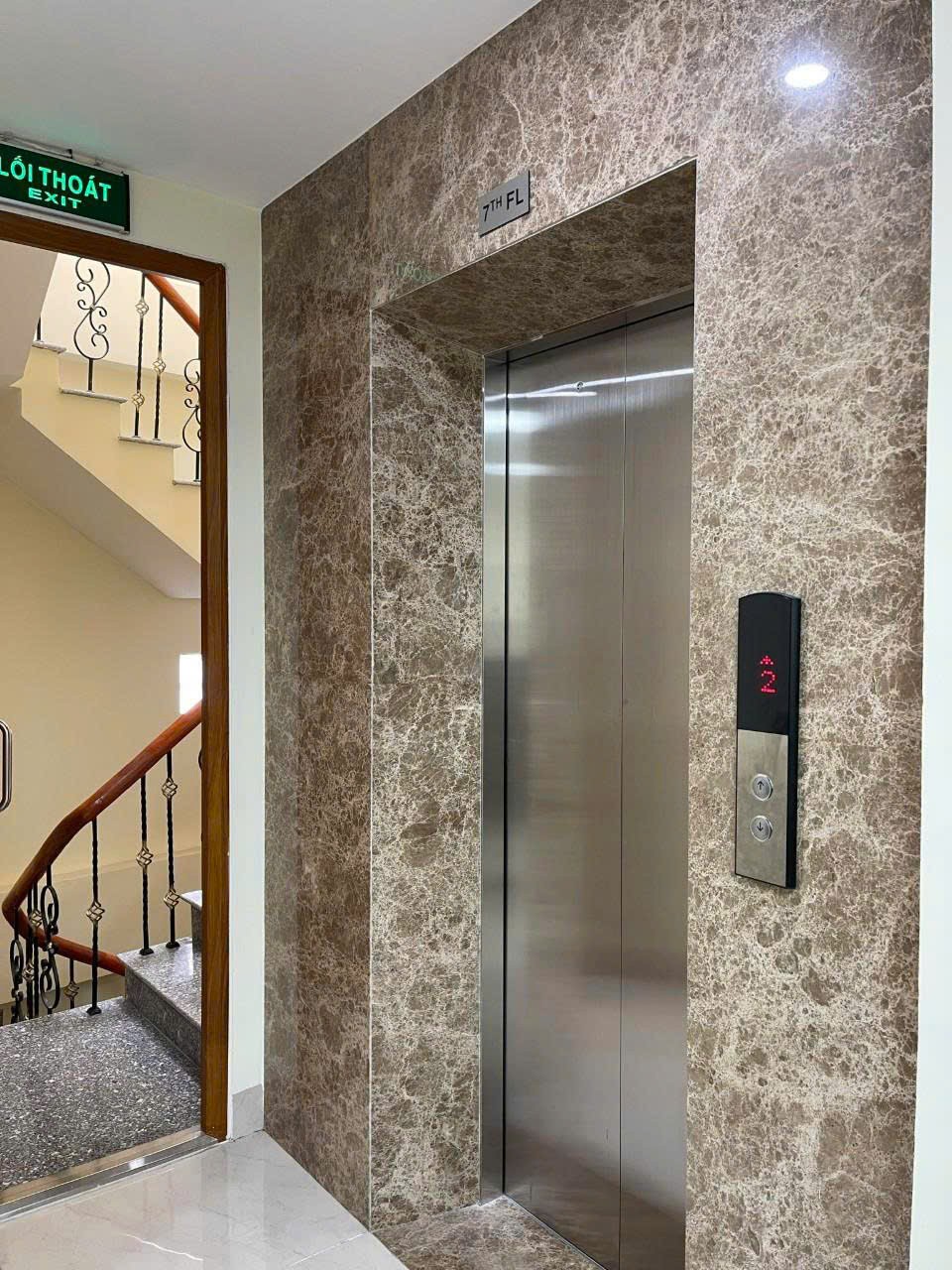 Bán tòa nhà mặt phố Trung Kính, Trung Hòa, Cầu Giấy DT 95m2, MT 5.1m, 6 tầng thang máy, kinh doanh 4