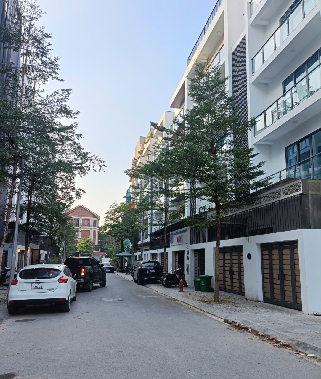 NV VIP HOÀNG QUỐC VIỆT KÉO DÀI 85M, 6 TẦNG THANG MÁY, GIÁ 27.5 TỶ 2