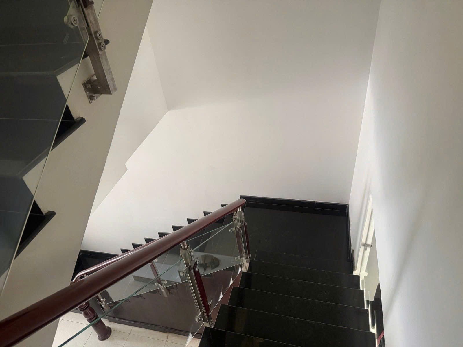 Cho thuê Nhà mặt tiền Phường Phước Long A, Quận 9, Diện tích 350m², Giá 28 Triệu/tháng