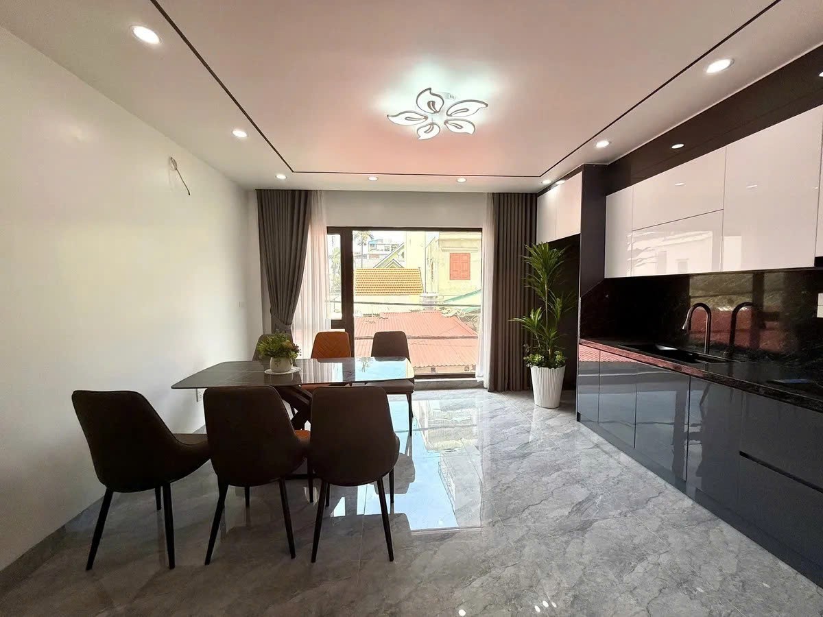 NHÀ ĐẸP Ở NGAY Phố  Đàm Quang Trung 46m2 X 6 Tầng mặt tiền 4.88m, 9.1 tỷ Long Biên. 2
