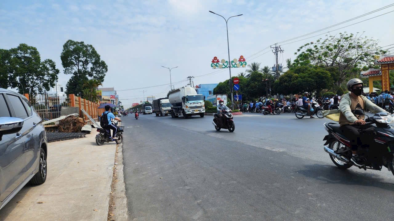 1026m2 đất full thổ thị trấn Đức Hòa, Long An giá 14 tỷ 2