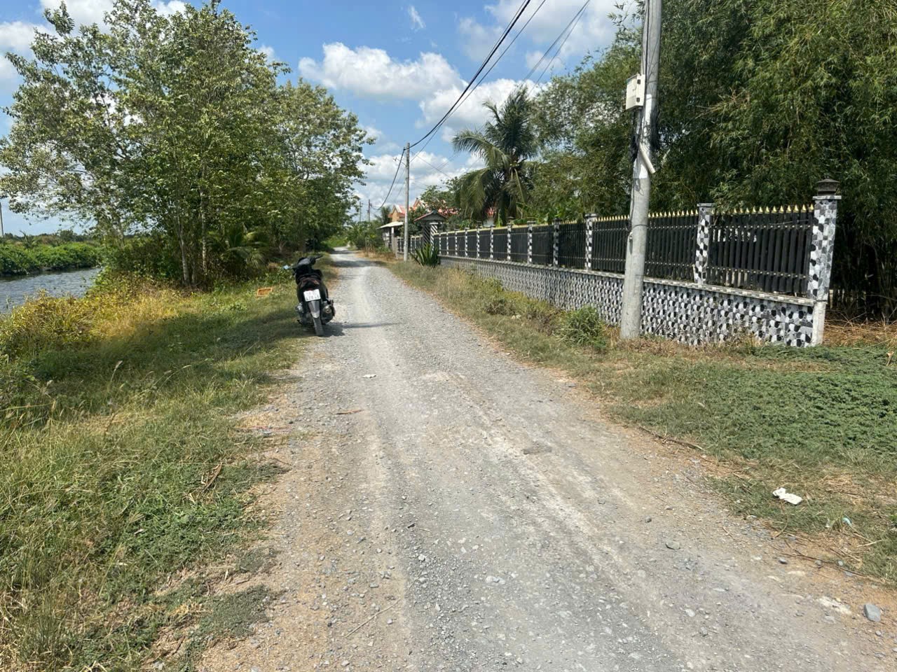 3000m2 đất ( có 300m2 thổ) đường Trương Văn Đa, xã Bình Lợi, Bình Chánh giá 11 tỷ 2