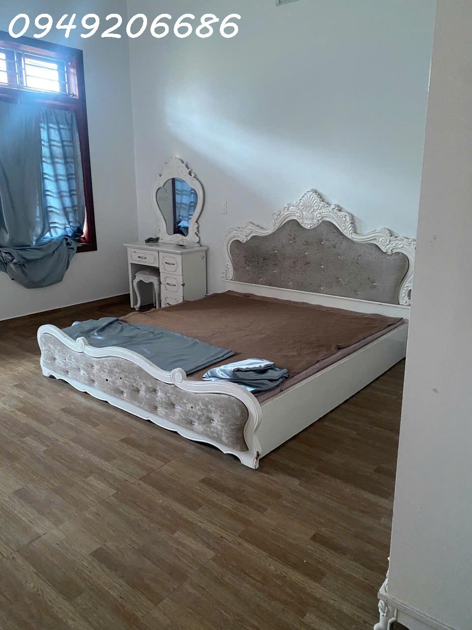 Giá bất ngờ .Bán nhanh  nhà 4 tầng .Dt 65m2 . Mt 5m. Ngõ Ô Tô tránh- Đường Trần Hưng Đạo