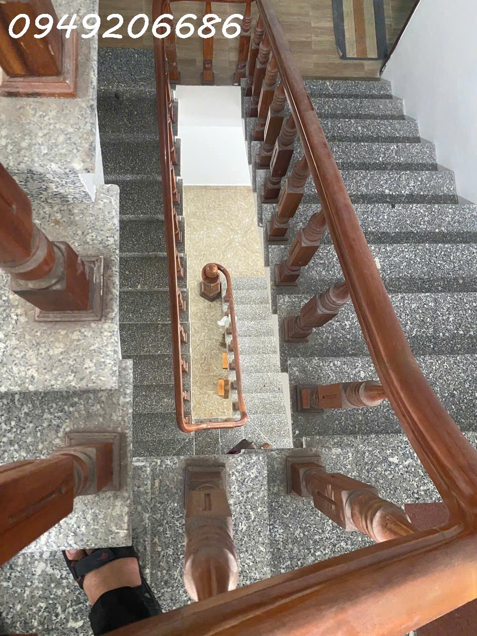 Giá bất ngờ .Bán nhanh  nhà 4 tầng .Dt 65m2 . Mt 5m. Ngõ Ô Tô tránh- Đường Trần Hưng Đạo 3
