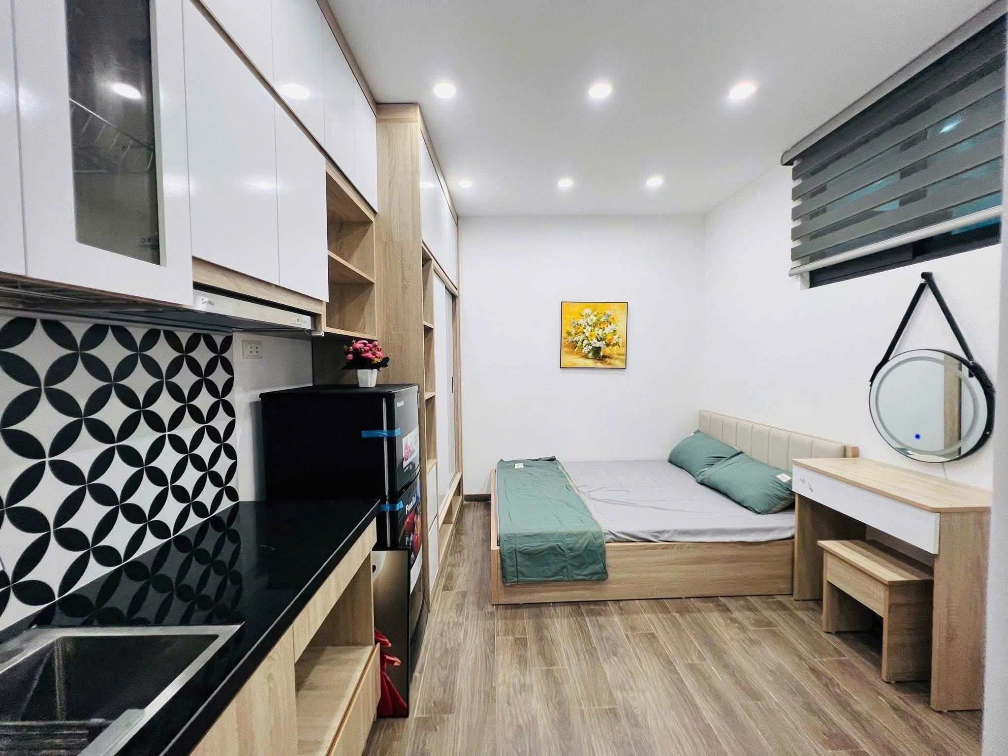 Bán tòa nhà căn hộ dịch vụ phố Chùa Láng DT 85m2, 7  tầng thang máy, gần Đại học Ngoại thương, 3