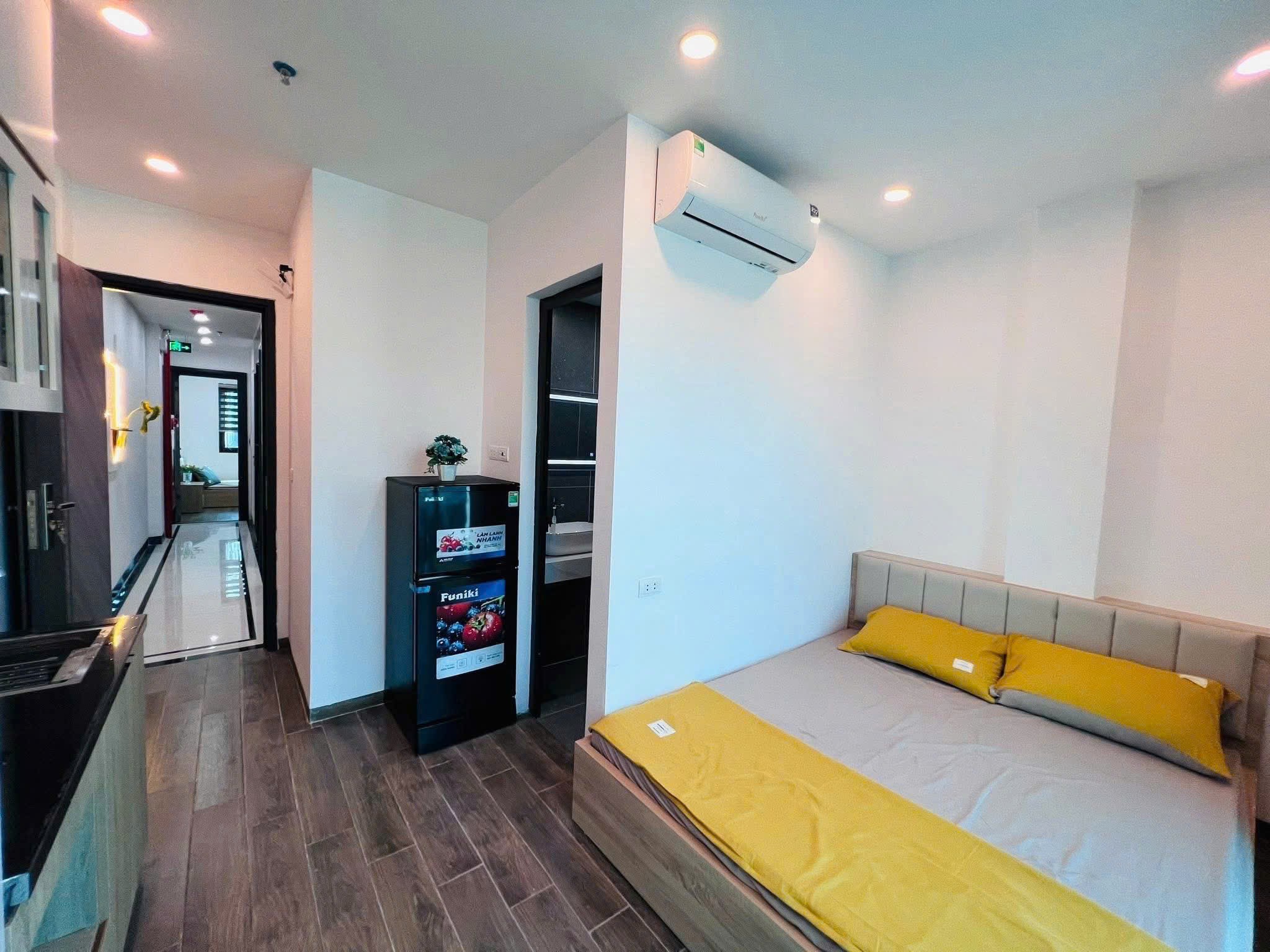 Bán tòa nhà căn hộ dịch vụ phố Chùa Láng DT 85m2, 7  tầng thang máy, gần Đại học Ngoại thương, 2