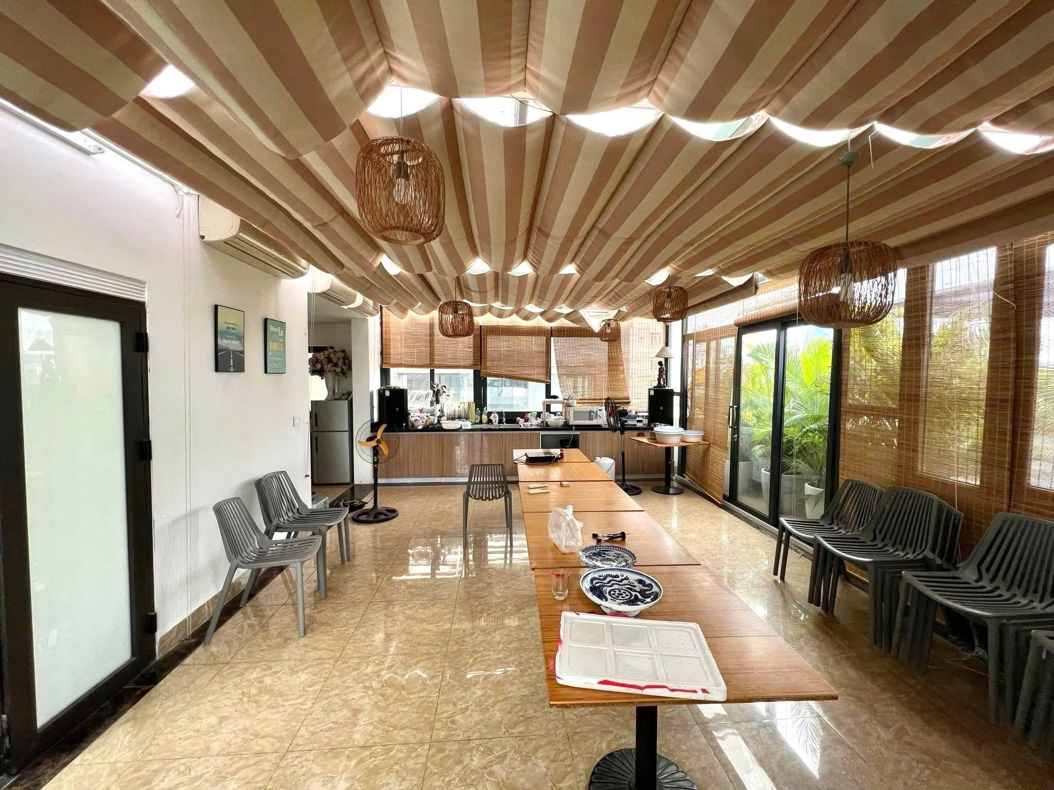 Bán gấp nhà phố Nguyễn Thị Định, Cầu Giấy DT 85m2, 9 tầng thang máy, 2 mặt tiền, ô tô tránh, KD 4