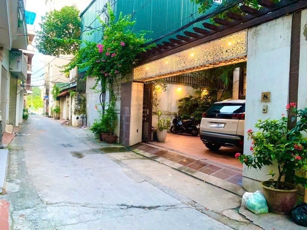 NHÀ PHỐ NGỌC THUỴ 180m - LONG  BIÊN giá đầu tư