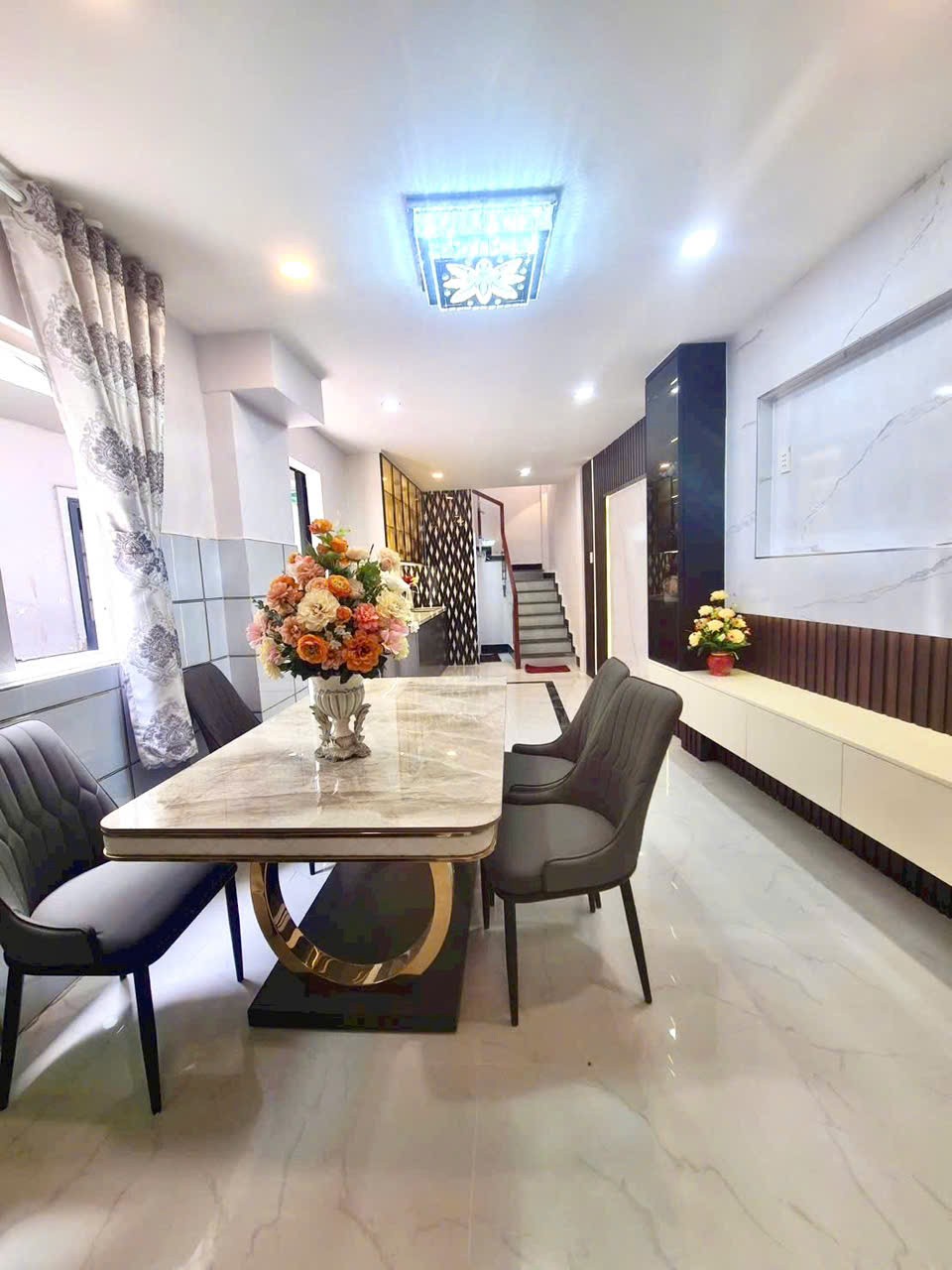 4 Tỷ nhỉnh: Cầu vượt 3/2 Quận 10 - Căn góc 2 view 3 Phòng ngủ 4 Tầng Full nội thất. VŨ 0933910039 2