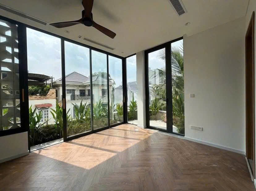 Cho thuê Nhà mặt tiền Phường An Lợi Đông, Quận 2, Diện tích 195m², Giá Thương lượng 2