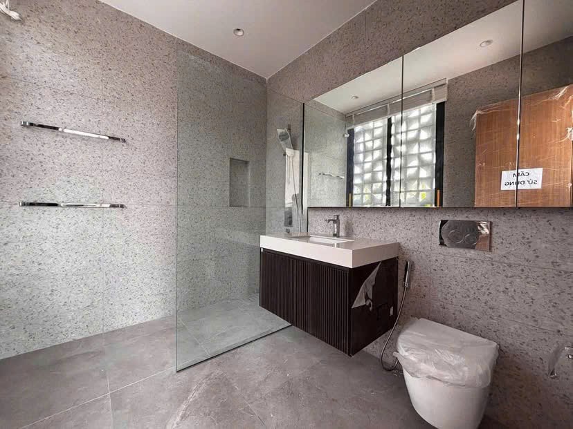 Cho thuê Nhà mặt tiền Phường An Lợi Đông, Quận 2, Diện tích 195m², Giá Thương lượng 3