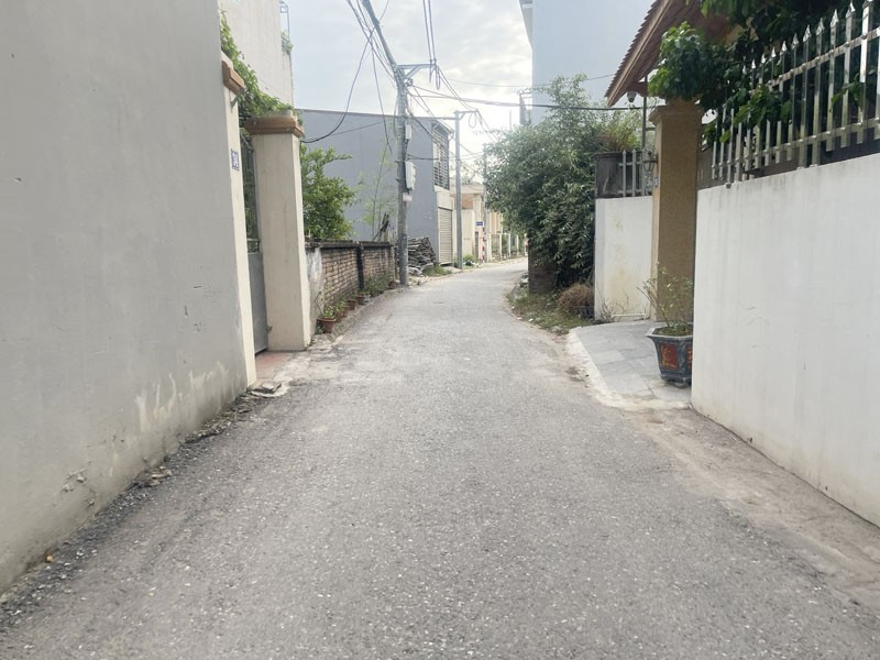 Cần bán 50m2 nhà 4 tầng xóm 2 Đông Dư, Phường Bát Tràng. Đường thông ô tô 7 chỗ, sát đường 379
