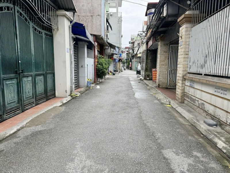 Nhà 2 tầng 40m2 ngõ 93 Chu Huy Mân, gần chợ, Aeon Mall, tiện ích ngập tràn, đường ô tô 7 chỗ, sổ đỏ 3